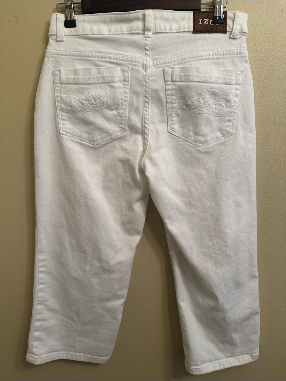 IZOD Just Right Crop White Stretch Crop Jeans Capris Size 8 Classic Summer  1161 - Picture 3 of 8